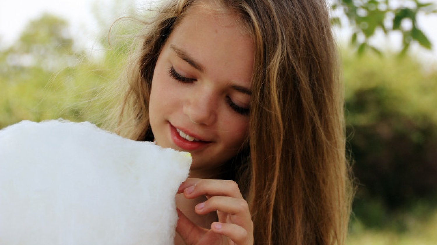 Fot. Pixabay/[url=http://pixabay.com/pl/wata-cukrowa-sweet-dziewczyna-186478/]elenagordinskyua[/url] / [url=http://bit.ly/CC0-PD]CC0 Public Domain[/url]