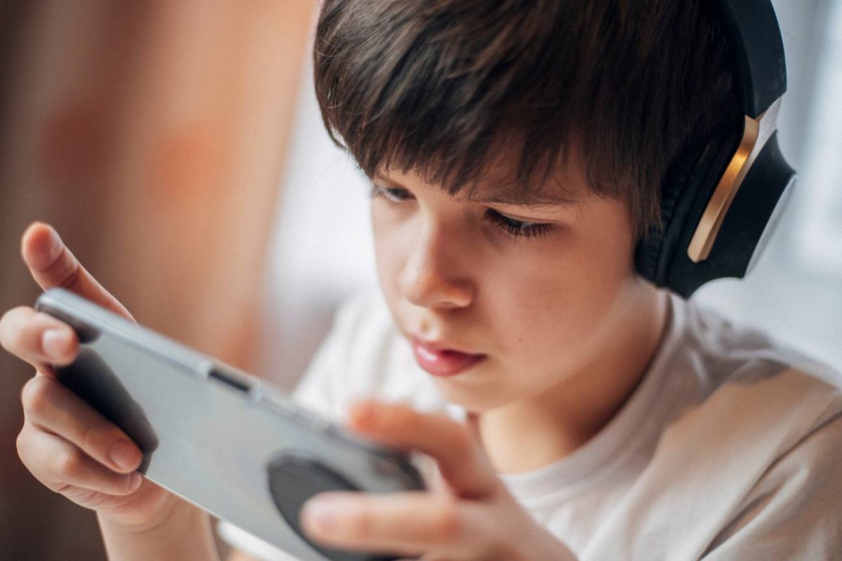 AI może zastąpić dzieciom przyjaciół. Eksperci alarmują przed zagrożeniami