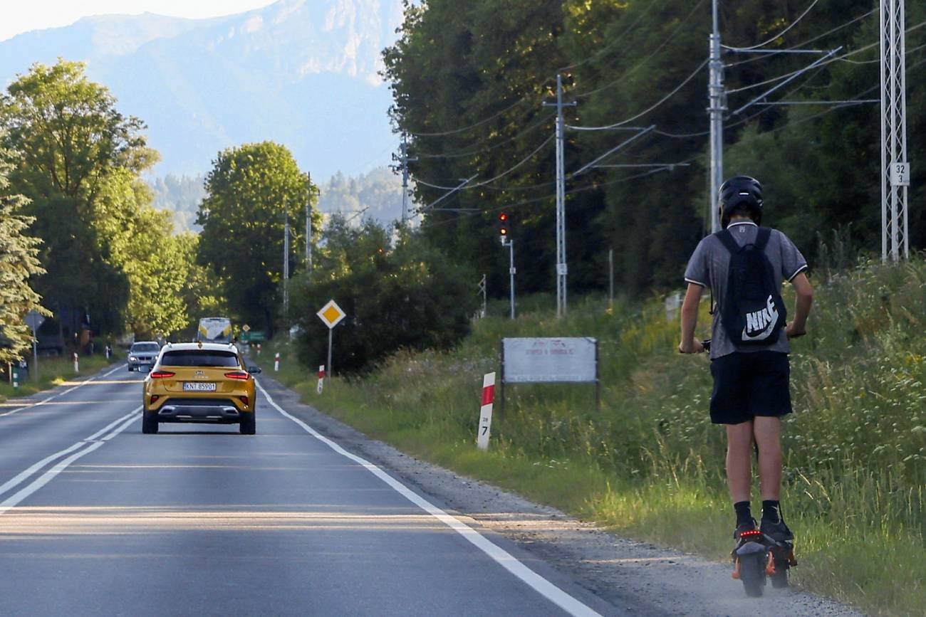 Koniec ryzykownej jazdy na hulajnogach. Policjanci ruszają do szkół