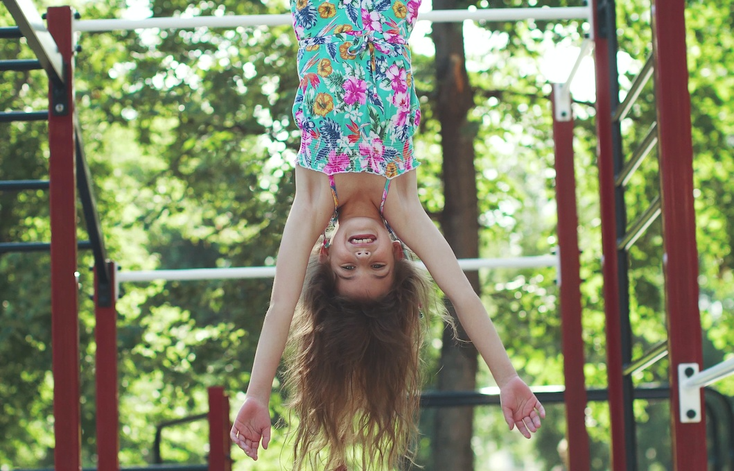"Sami się tak bawiliście, a dzieciom nie pozwalacie" 5 ekstremalnych zabaw z naszego dzieciństwa