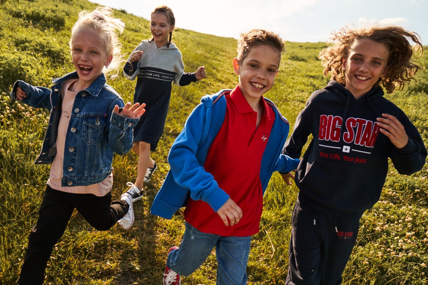 Od 12 sierpnia w wybranych sklepach stacjonarnych i na stronie internetowej www.bigstar.pl dostępna jest nasza nowa, premierowa kolekcja BIG STAR YOUNG, skierowana do chłopców i dziewczynek w wieku 9-16 lat