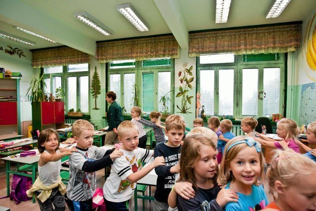 Zgodnie z decyzją rządu żłobki i przedszkola zostaną otwarte 6 maja, jednak zasady sanitarne, do których dzieci muszą się dostosować są nierealne.