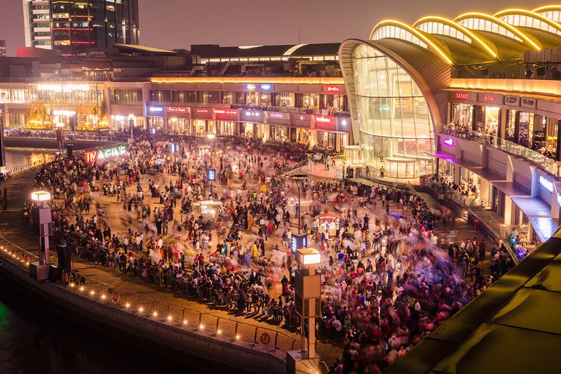 Dubaj słynie też z organizacji topowych festiwali dla konsumentów. Do najbardziej spektakularnych imprez tego gatunku należy Dubajski Festiwal Zakupów