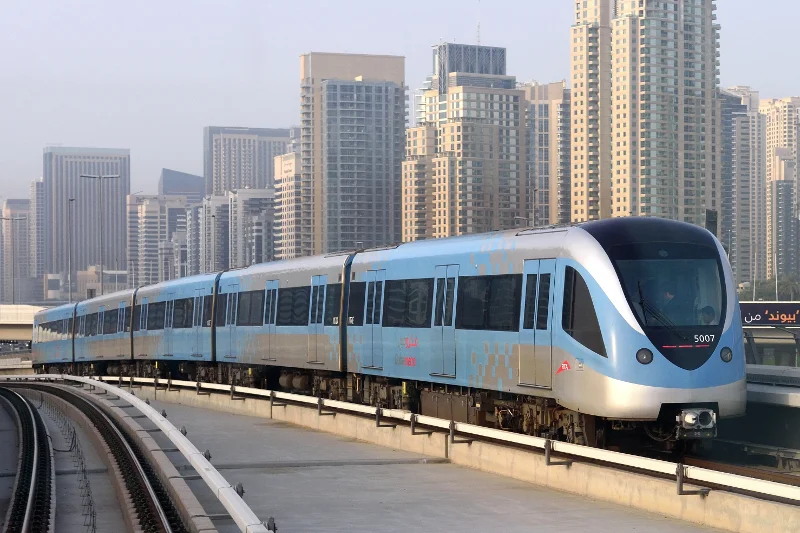 Dubaj posiada rozbudowany system metra złożony z 2 linii i liczący ponad 50 stacji