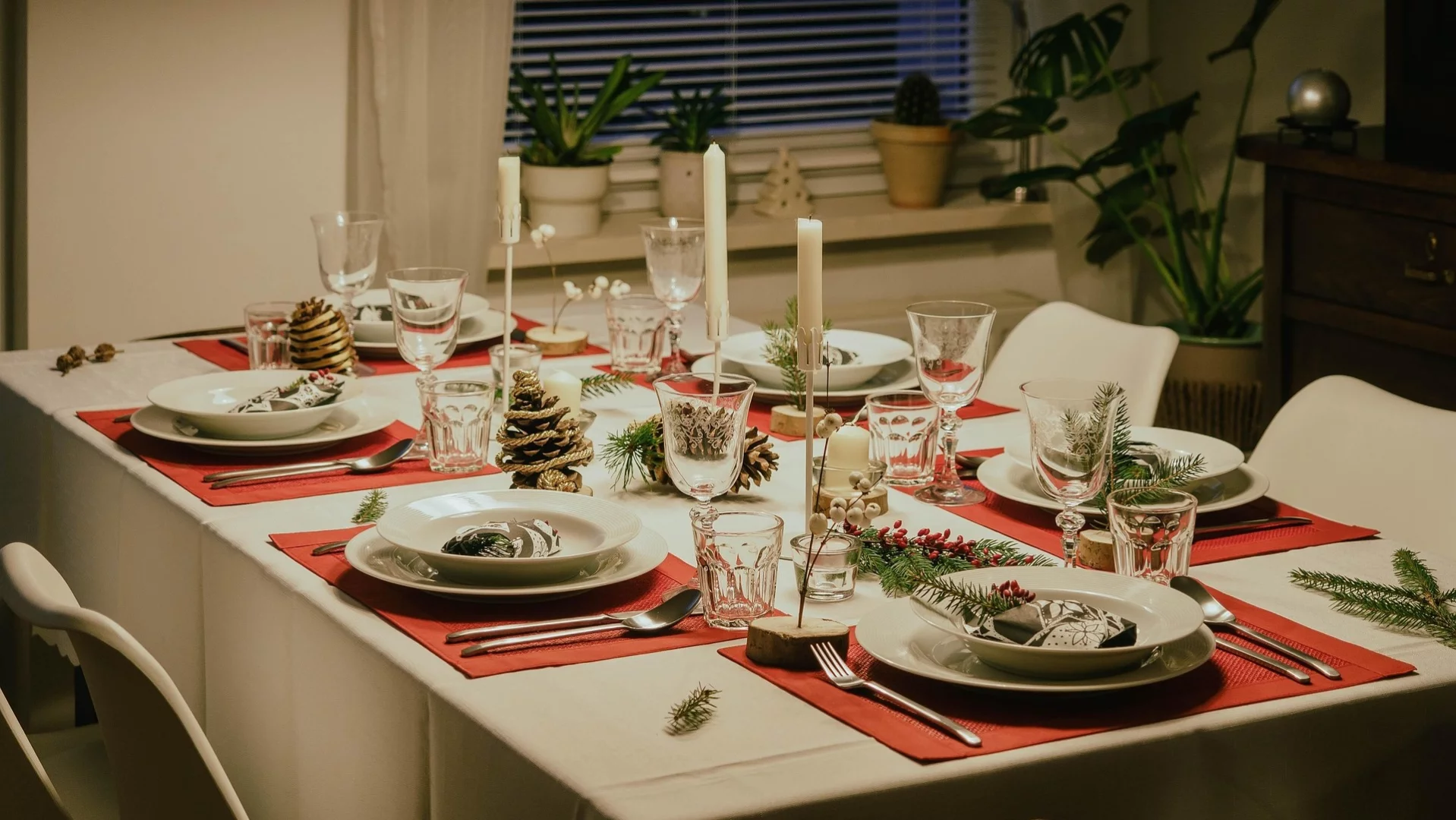 Święta w małym mieszkaniu. Jak stworzyć magię bez chaosu i nadmiaru dekoracji?