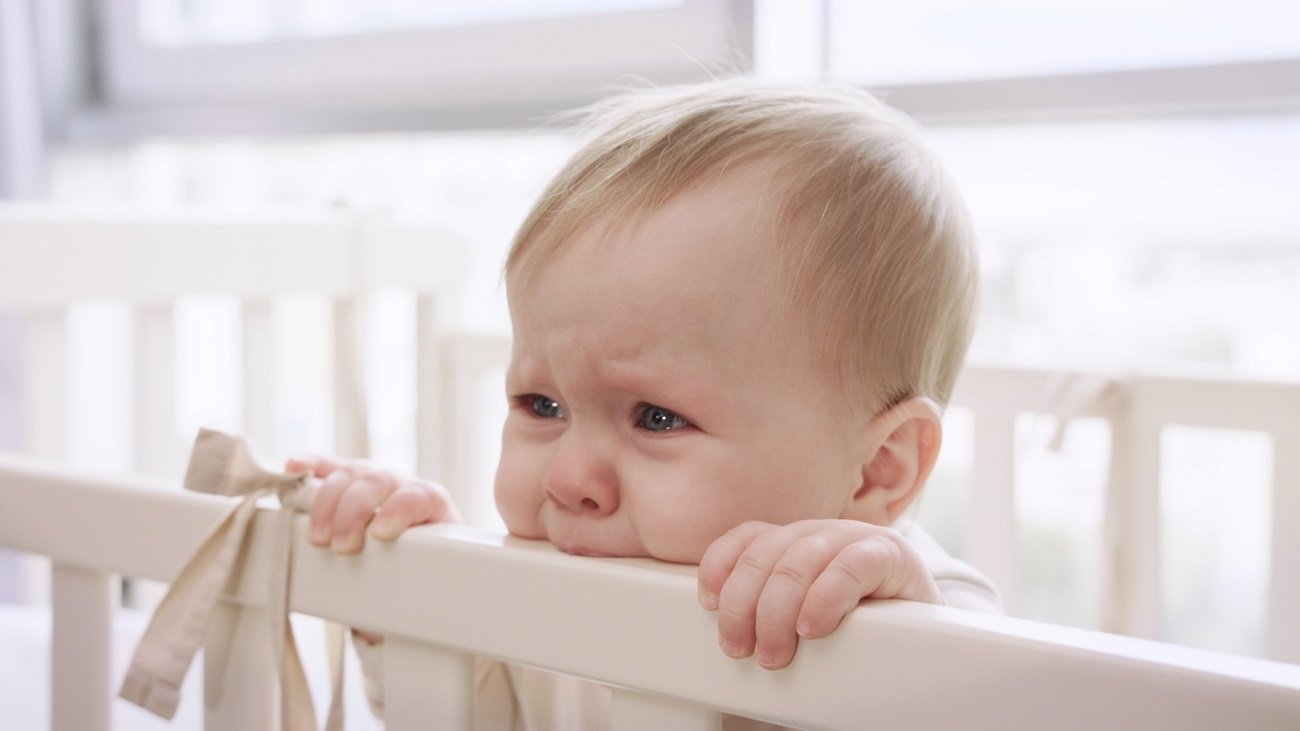 płaczące niemowlę