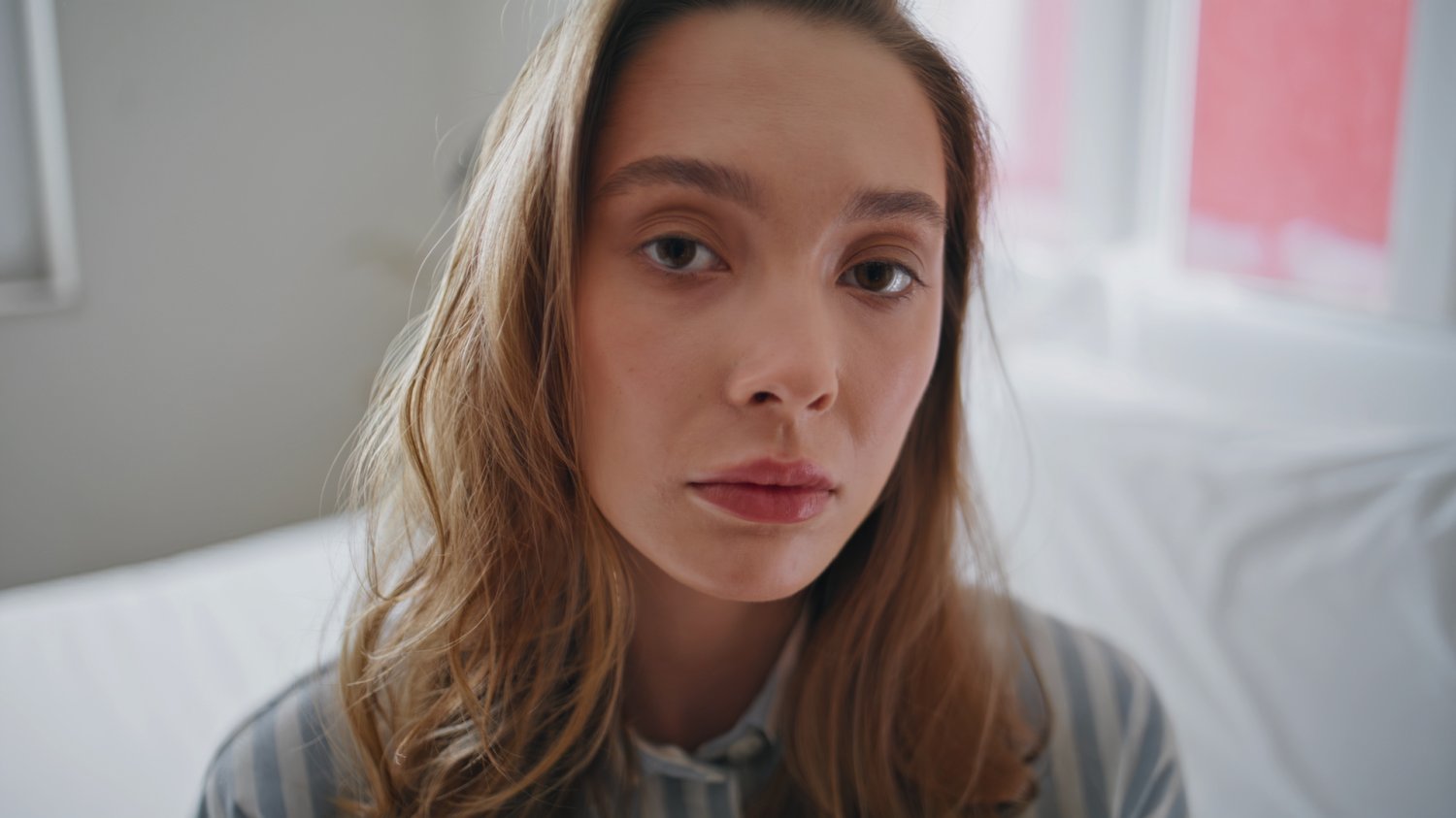 smutna kobieta