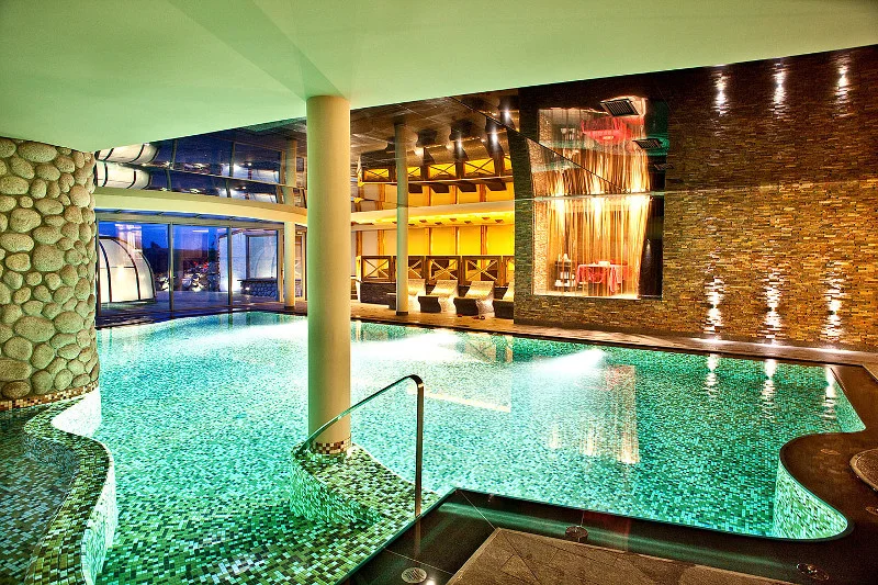 Basen w hotelu Głęboczek Vine Resort & SPA