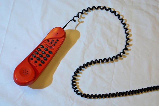 Dzieci szukają wsparcia u policjantów mając nadzieję, że ci pozwolą im nie odrabiać lekcji lub powiedzą rodzicom, że nie muszą po sobie sprzątać.