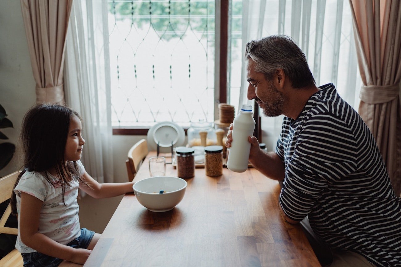 Jeżeli dziecko nie zje kilka razy kolacji, nie umrze. Oto jak złapać dystans w żywieniu