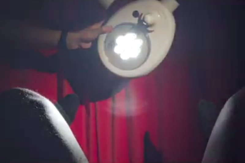 Wideo Anny Odell zatytułowane jest "Undersökningen"(„Badanie”)