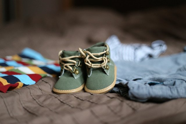 Fot. Pixabay / [url=https://pixabay.com/en/shoes-pregnancy-child-clothing-505471/]sebagee[/url] / [url=https://pixabay.com/service/terms/#usage]CC0 Public Domain[/url]