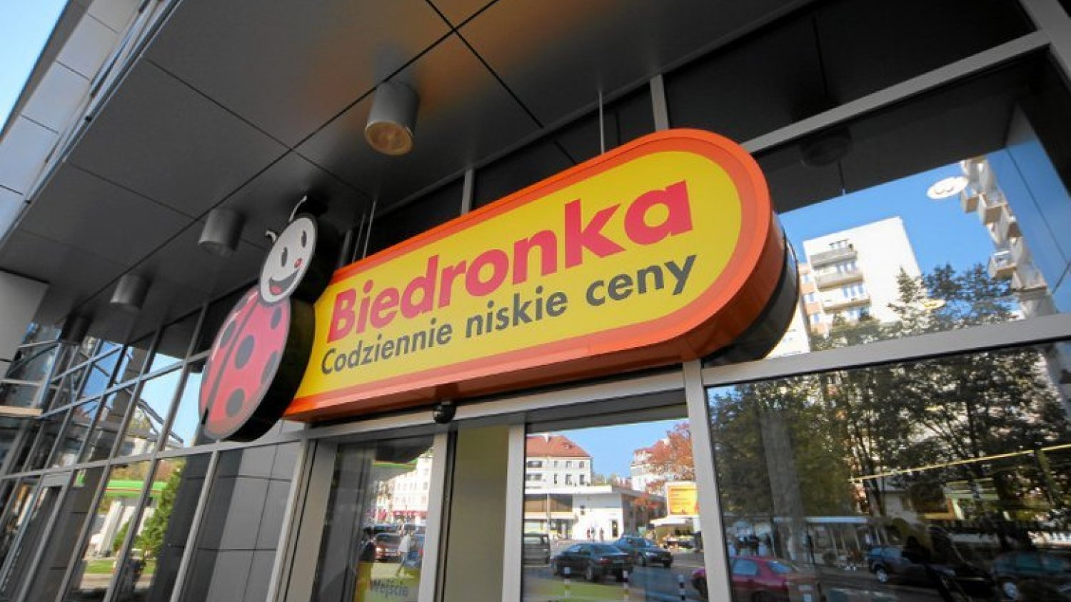 Ozdobna lampa we wrześniowej ofercie Biedronki.