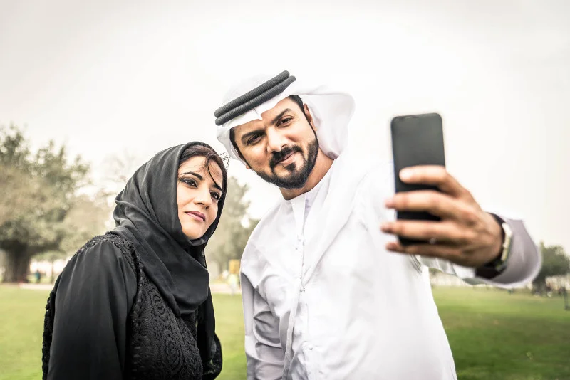 Dubaj to miasto o muzułmańskim rodowodzie. Społeczeństwo nie jest tu jednak homogeniczne, a emirat słynie z otwartości na turystów z krajów o innej kulturze