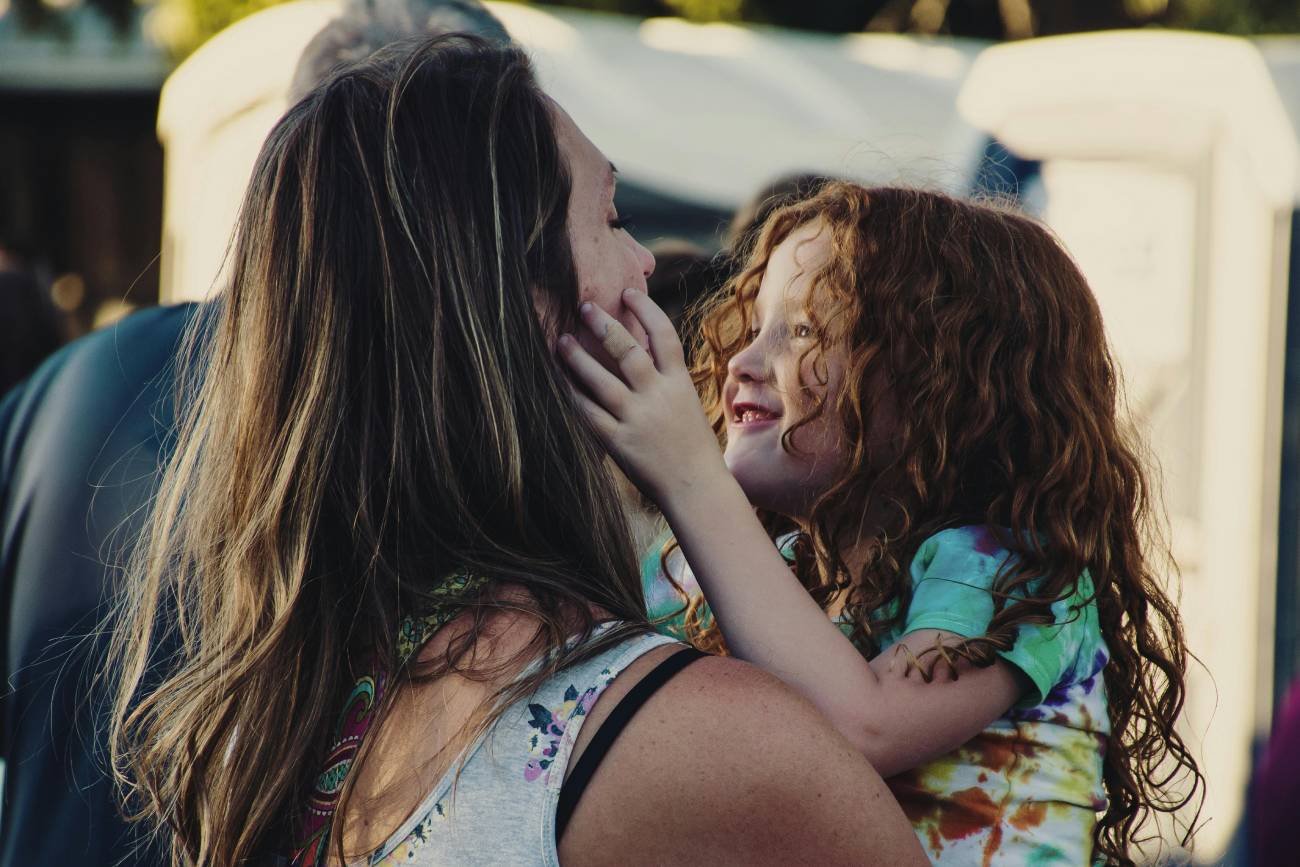 Tych 7 zdań nie mów o wyglądzie córki. Nr 3 zostawia ślad na całe życie