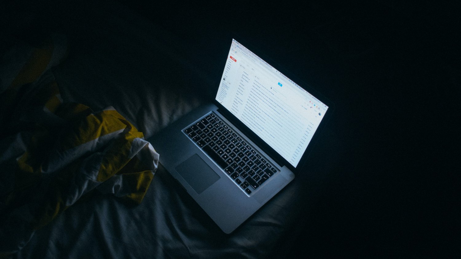 Nauczyciel zorganizował nocne spotkanie online... z uczniami