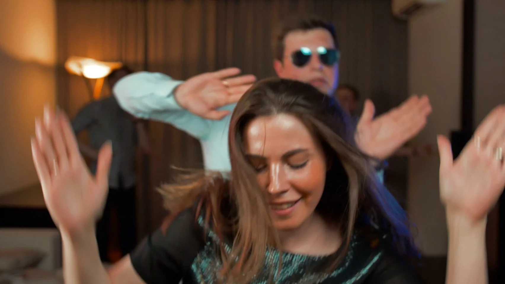 "Czy puścić 15-latka na osiemnastkę koleżanki?" pyta mama. W komentarzach burza