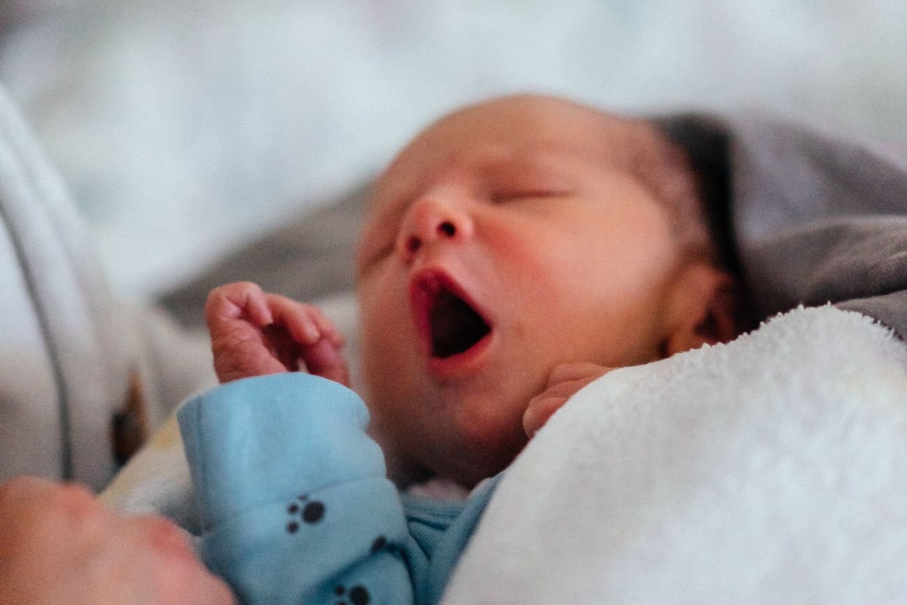 Zatkany nos u niemowlaka ma wiele przyczyn, to nie musi być infekcja! Jak go udrożnić?