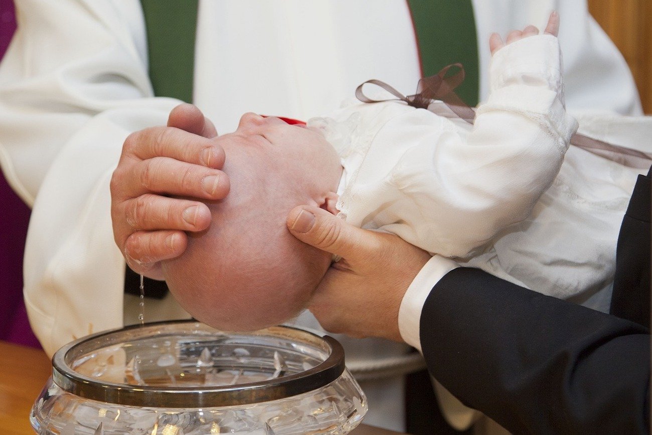 Matki skaczą sobie do gardeł o chrzest. "Mojemu 5-latkowi jakoś rogi nie wyrosły"