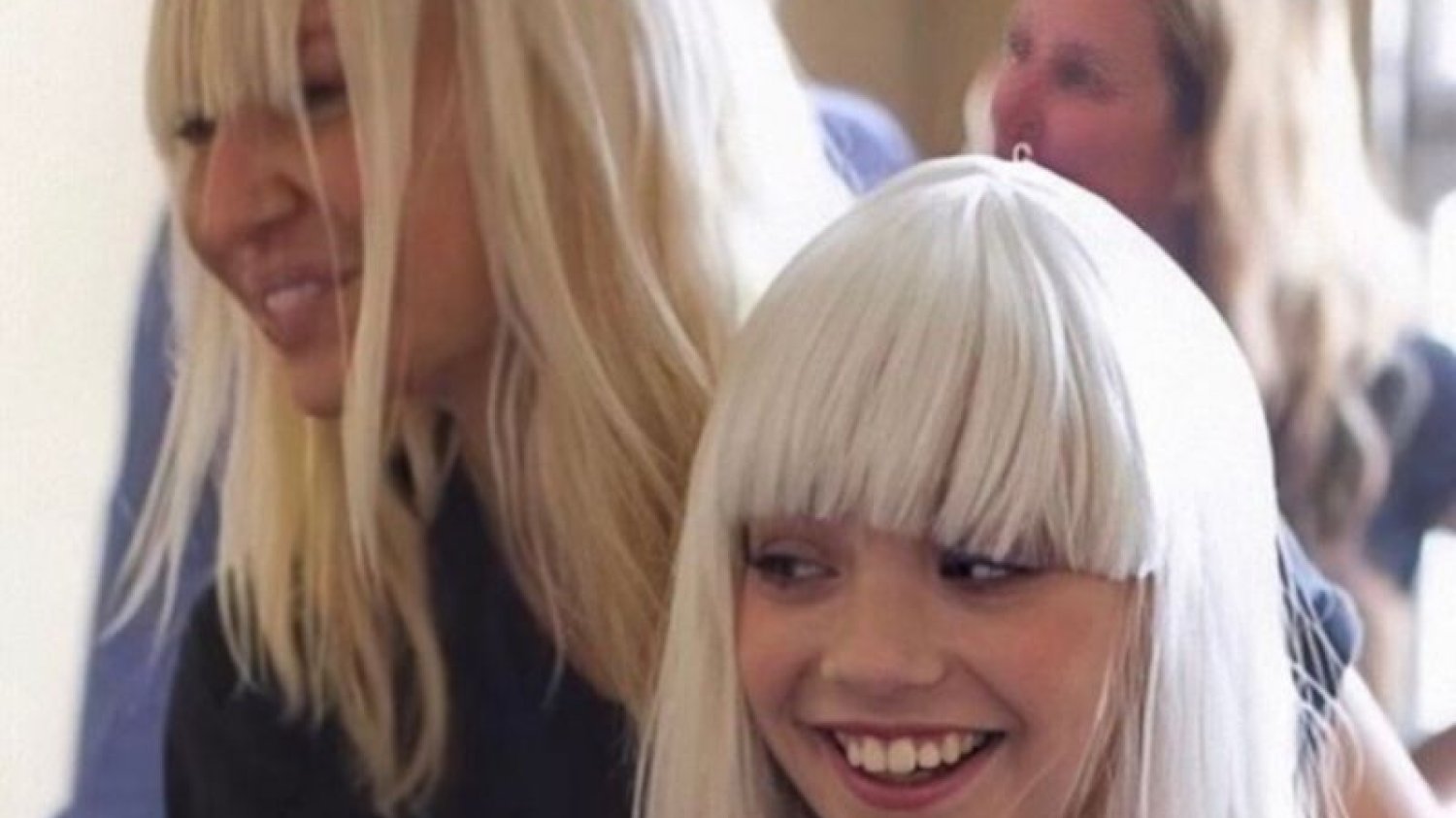 Sia świetnie dogaduje się z dziećmi – tu na zdjęciu jest z Maddie Ziegler, która występuje w jej teledyskach