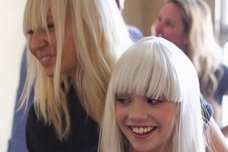 Sia świetnie dogaduje się z dziećmi – tu na zdjęciu jest z Maddie Ziegler, która występuje w jej teledyskach