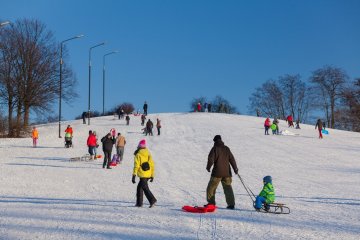 Rodzice wciąż narzekają na koszty zimowisk. Czy zimowiska online to dobry pomysł?