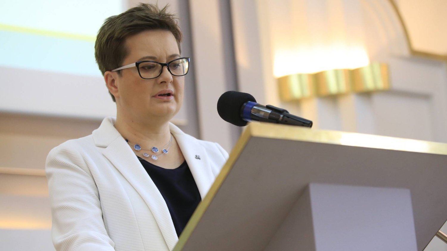 Katarzyna Lubnauer wiceministra edukacji podczas przemówienia Katarzyna Lubnauer wiceministra edukacji podczas przemówienia