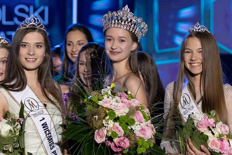Zuzanna Poteraj (w środku) wygrała konkurs Miss Nastolatek 2018