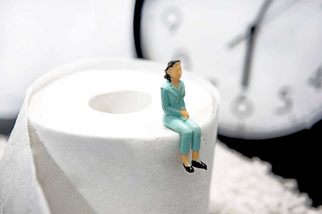 zmęczenie, przebodźcowanie, zmęczona mama, chowanie przed dziećmi, odpoczynek od dzieci