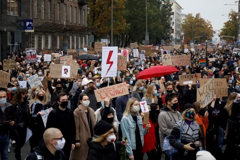 W Strajkach Kobiet uczestniczy wielu młodych ludzi