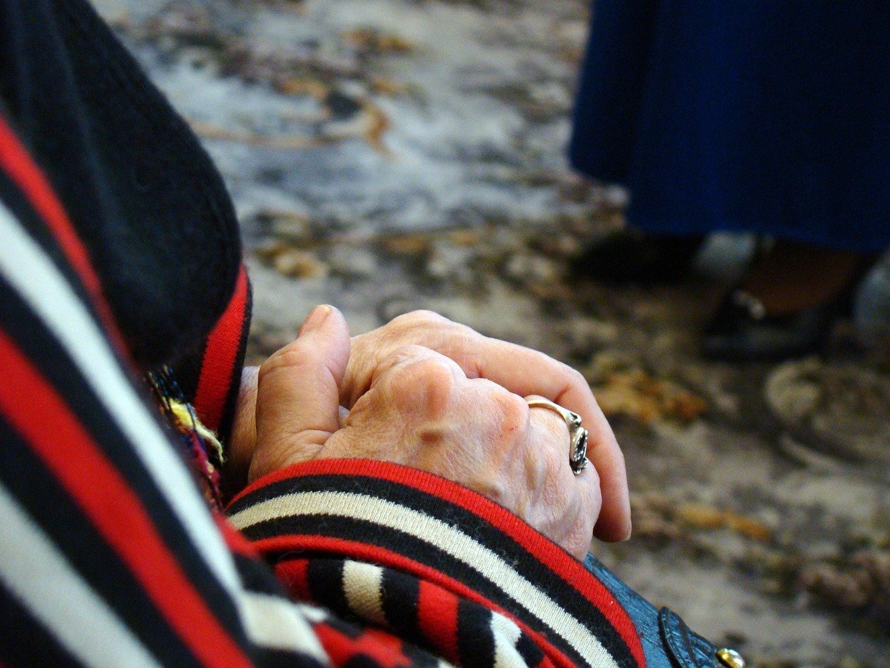 Fot. Pixabay/[url=https://pixabay.com/pl/r%C4%99ce-pier%C5%9Bcie%C5%84-finger-ring-%C5%BCycie-114626/]takazart[/url] / [url=  http://pixabay.com/pl/service/terms/#download_terms]CC O[/url]