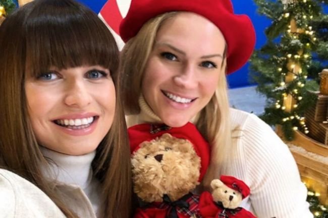 Anna Lewandowska i Zosia Ślotała z misiem dla Fundacji TVN