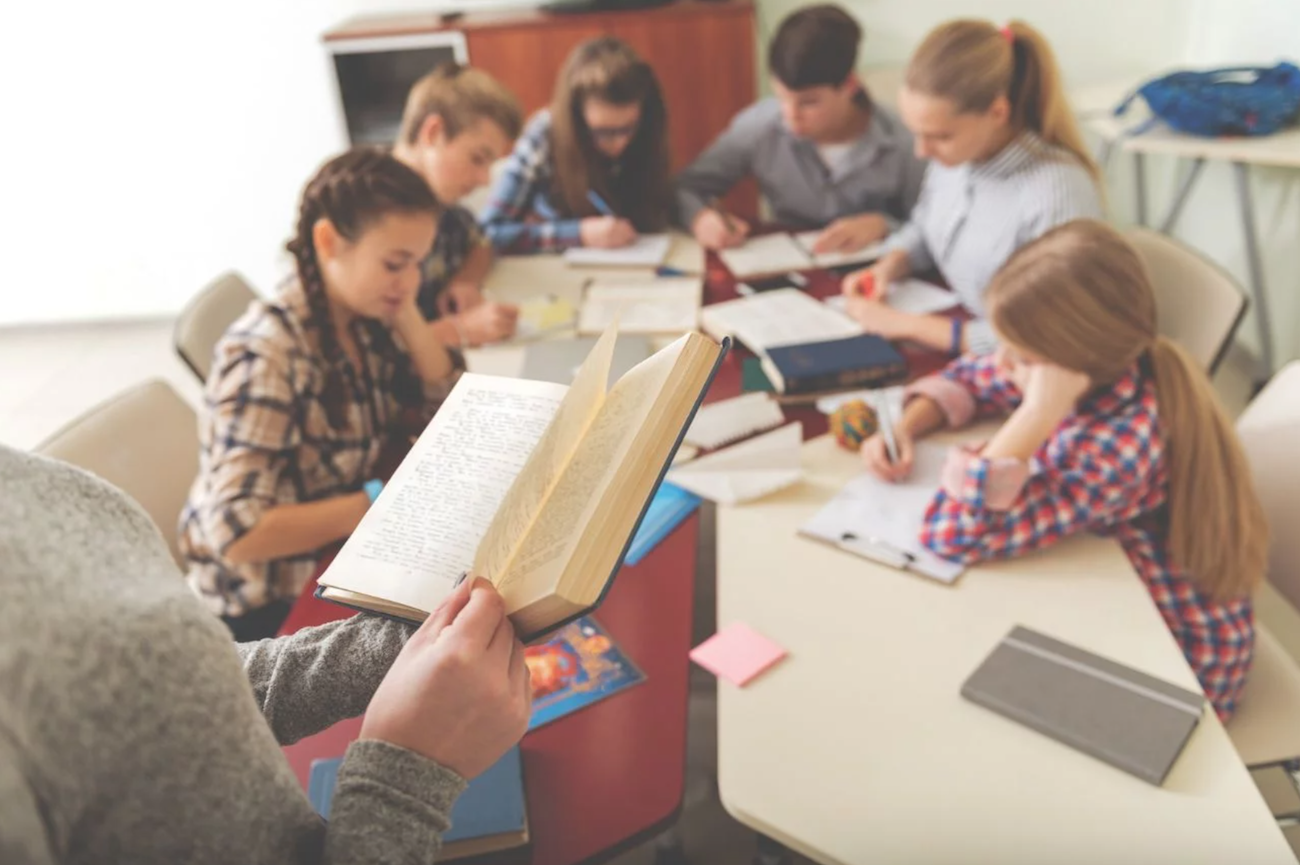 Matka: "Nauka angielskiego w publicznej szkole to żart". Sytuacja z lotniska dowodem