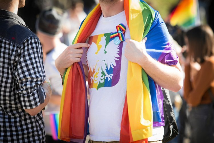 90-latek przeciwko homofobii! Tata Zawadzkiej popiera społeczność LGBT, spotkały go jednak obrzydliwe komentarze.