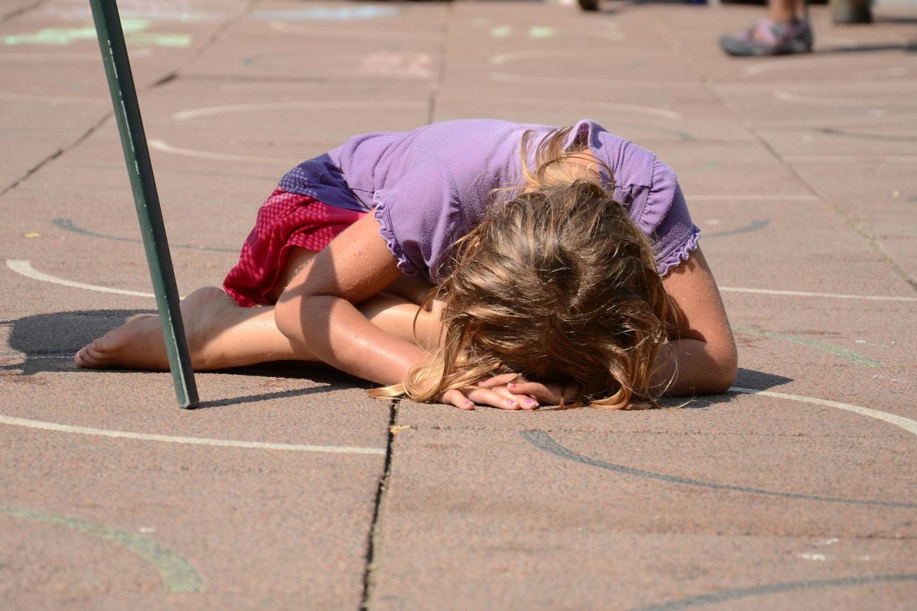 "Jestem tutaj". 9 kojących zdań do powiedzenia, gdy dziecko płacze