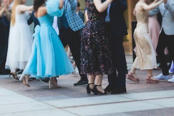 Bale studniówkowe się rozpoczęły. Bale studniówkowe się rozpoczęły.