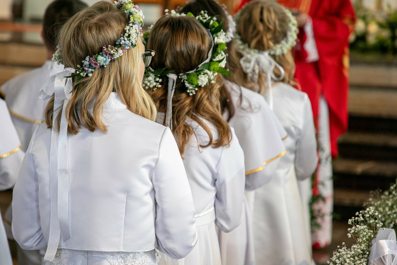 Babcia wybuchła na komunii i skrytykowała rodziców: "Tak się nie robi, co pomyślą ludzie?"