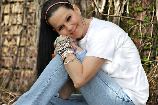 Fot. Pixabay/ [url=http://pixabay.com/pl/kobieta-d%C5%82ugie-w%C5%82osy-brunette-401437/]TheresaOtero[/url] / [url= http://pixabay.com/pl/service/terms/#download_terms]CC O[/url] Męska miłość, nawet ta chłopięca sprawia, że czujesz się szczęśliwa
