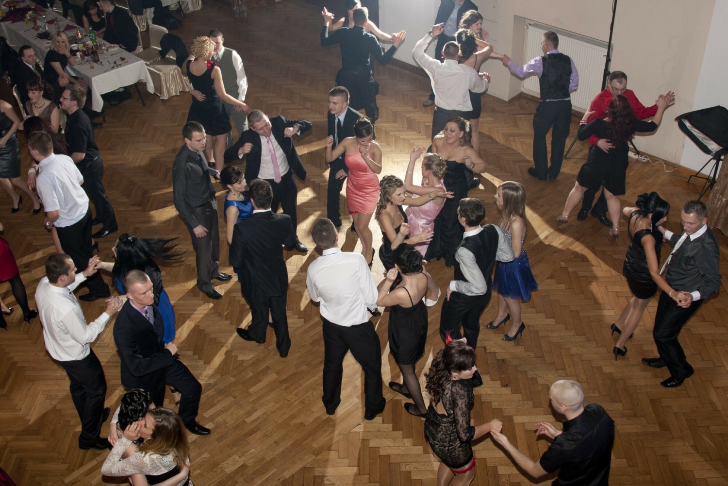 Ten studniówkowy zwyczaj powinien wrócić do łask. Dla pokolenia Z to "cringe"