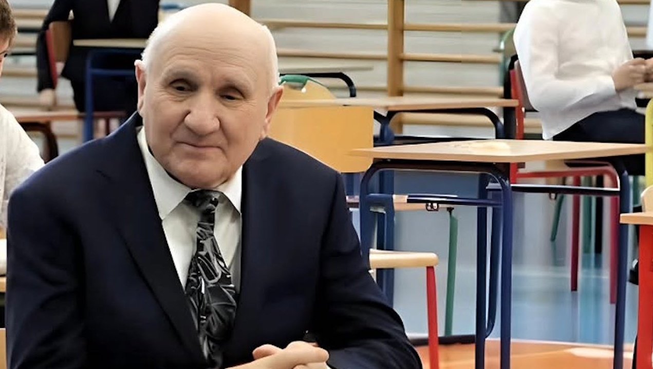 87-letni pan Józef trzeci raz podchodzi do egzaminu. "Chciałbym mieć maturę, to moje marzenie"