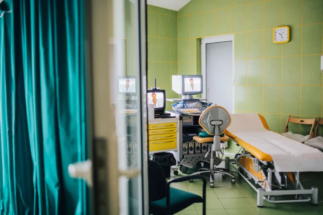 Gabinety lekarskie są profesjonalne i bogato wyposażone w najwyższej jakości sprzęt medyczny.
