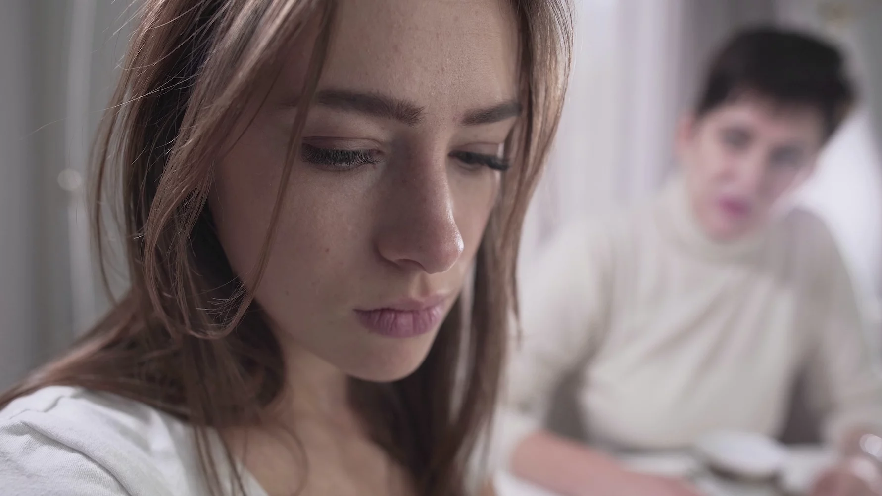 7 oznak, iż wychowała cię narcystyczna matka. "Ja lepiej wiem, co jest dla ciebie dobre"