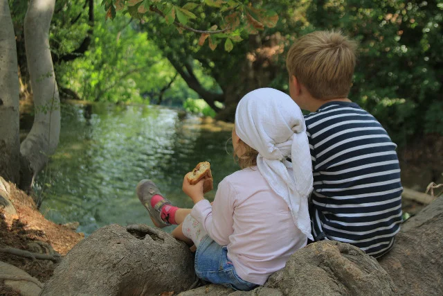 Fot. Pixabay / [url=https://pixabay.com/en/kids-siblings-children-pause-250844/]AdinaVoicu[/url] / [url=https://pixabay.com/en/service/terms/#download_terms]CC0 Public Domain[/url]
