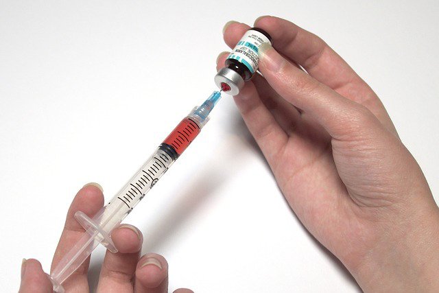 Pixabay/[url=http://pixabay.com/pl/zastrzyk-medycznych-strza%C5%82-519388/]PhotoLizM [/url] / [url=http://bit.ly/CC0-PD]CC0 Public Domain[/url]