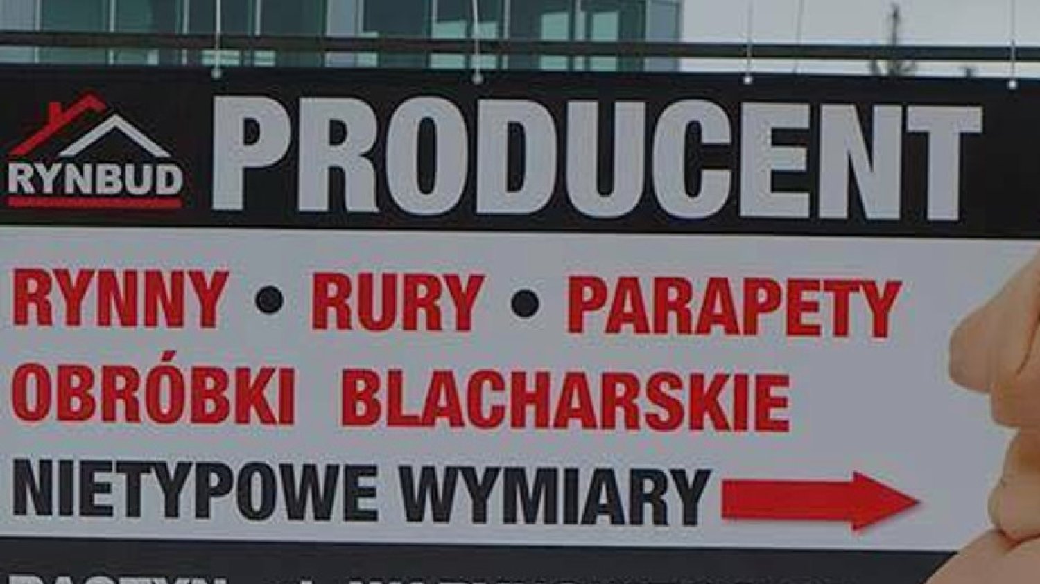 Kolejna firma reklamuje się wizerunkiem nagiej kobiety.