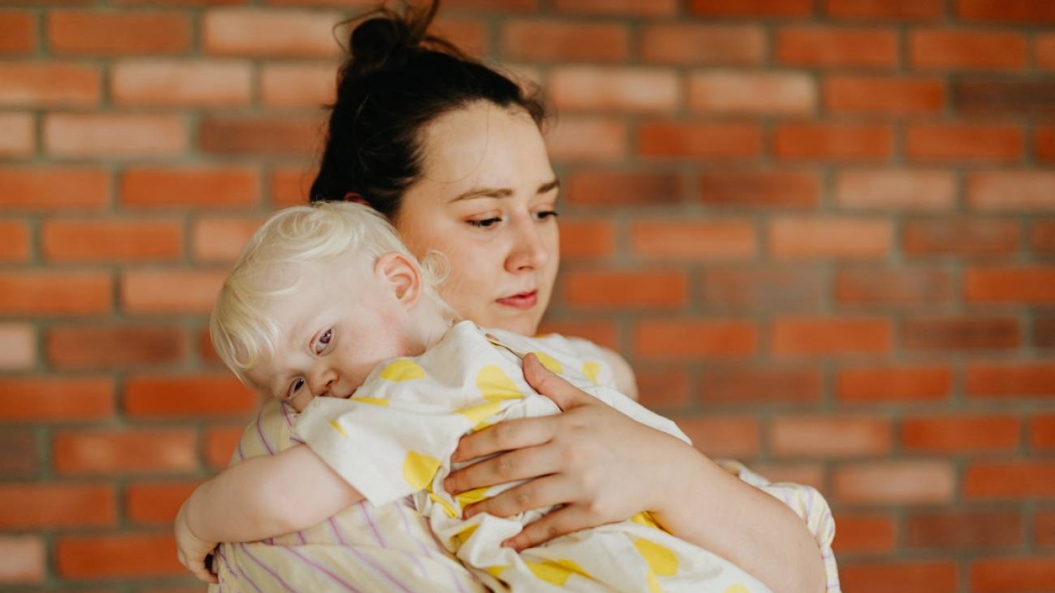 emocje, młoda mama, dziecko, lęk separacyjny