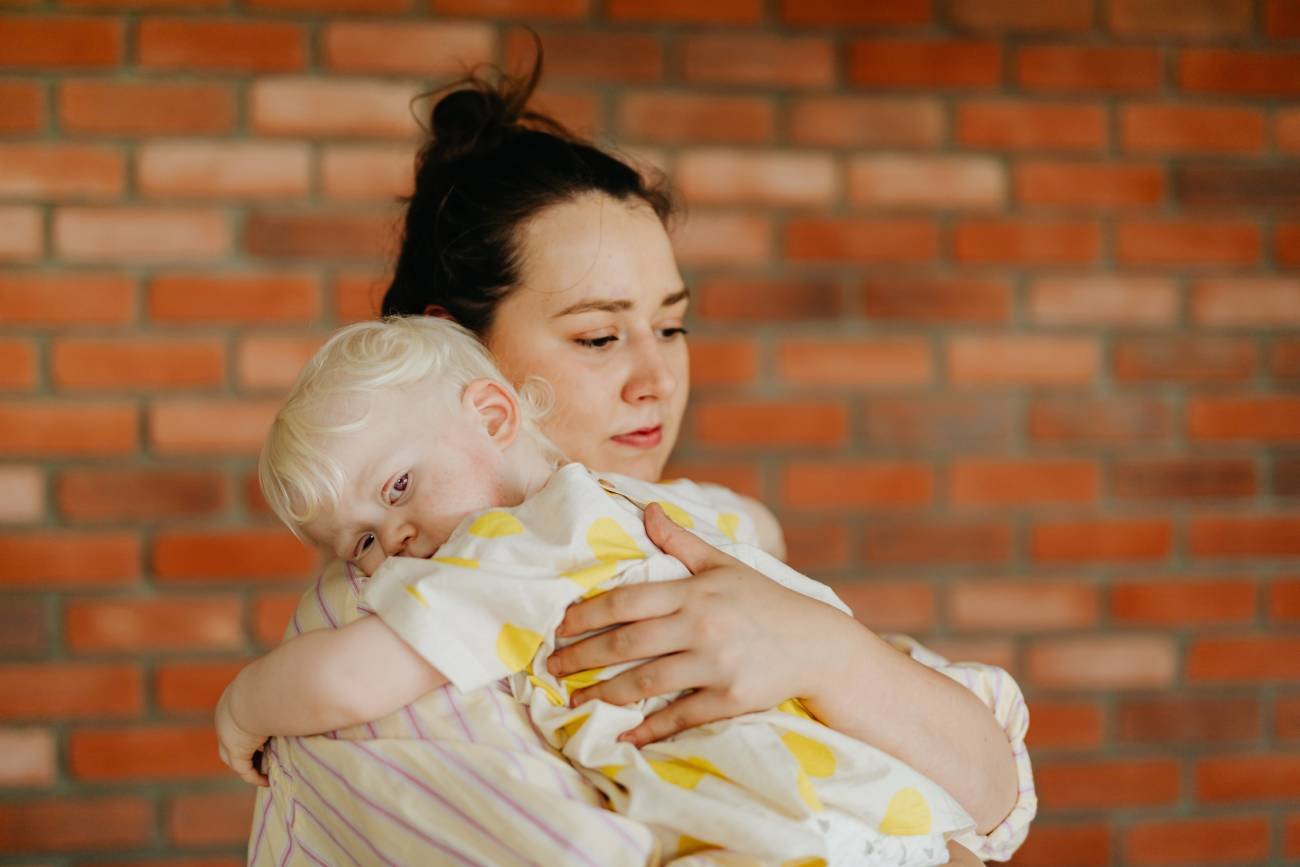 emocje, młoda mama, dziecko, lęk separacyjny