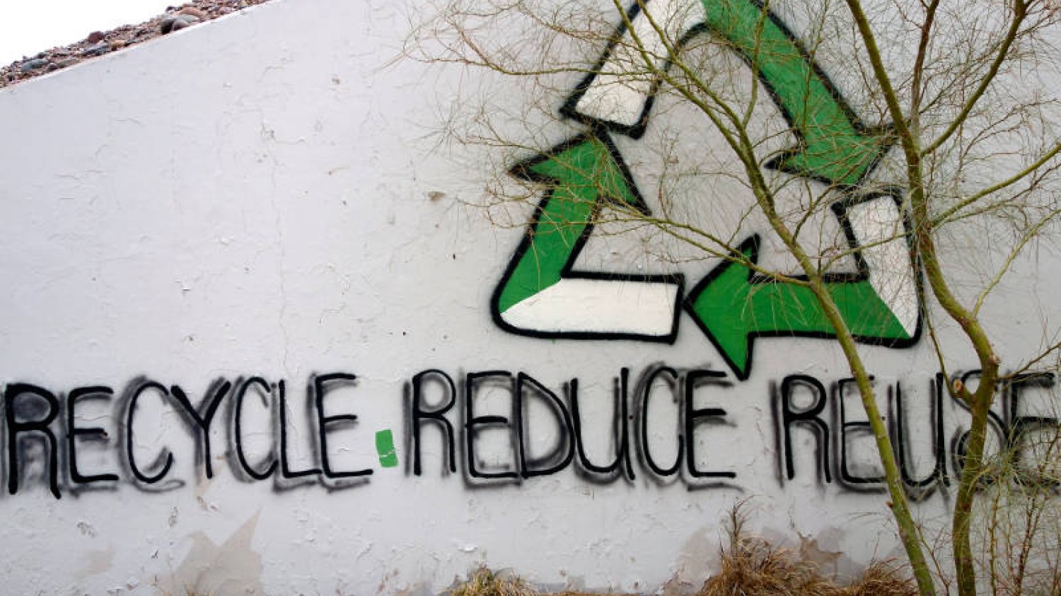 Recycle - reduse - reuse, czyli przetwarzaj produkty odnawialne, ograniczaj zużycie wody i produkcję śmieci oraz używaj ponownie. Te trzy hasła to kwintesencja życia w stylu eko.
