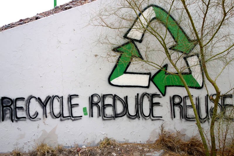 Recycle - reduse - reuse, czyli przetwarzaj produkty odnawialne, ograniczaj zużycie wody i produkcję śmieci oraz używaj ponownie. Te trzy hasła to kwintesencja życia w stylu eko.