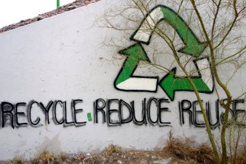Recycle - reduse - reuse, czyli przetwarzaj produkty odnawialne, ograniczaj zużycie wody i produkcję śmieci oraz używaj ponownie. Te trzy hasła to kwintesencja życia w stylu eko.